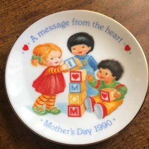 1990 Mother's Day AVON Collectable Plate Gold Trimmed